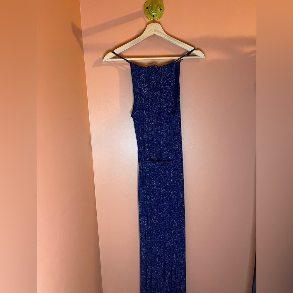 Such cute details in this flowy dress! Great for brunch, or family outings!